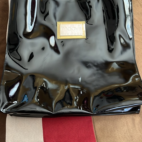 New Macys Large Black Patent Tote Bag - Picture 11 of 11
